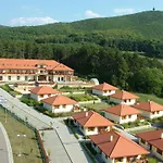 מלון Szalajka Liget Es Apartmanhazak 4*